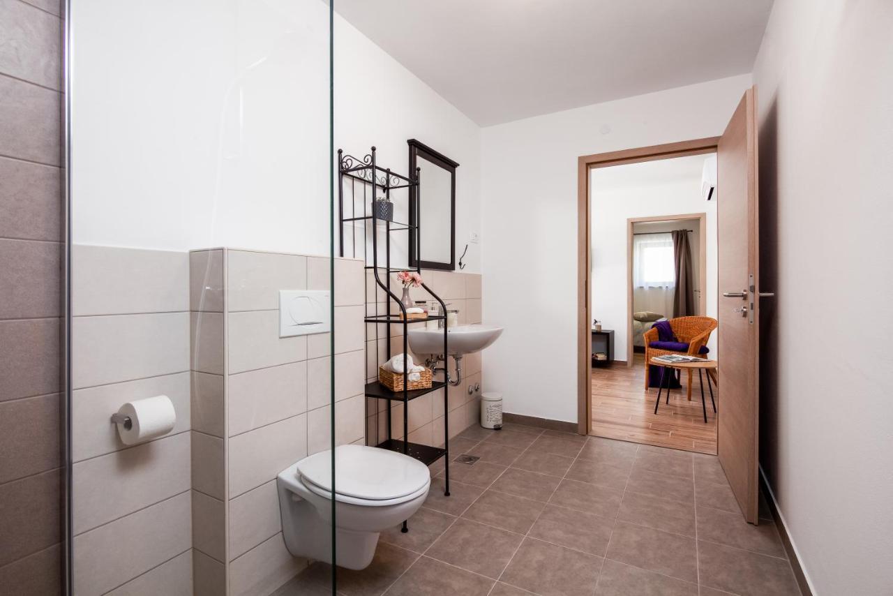 Apartments Tiny Garden Медулин Экстерьер фото