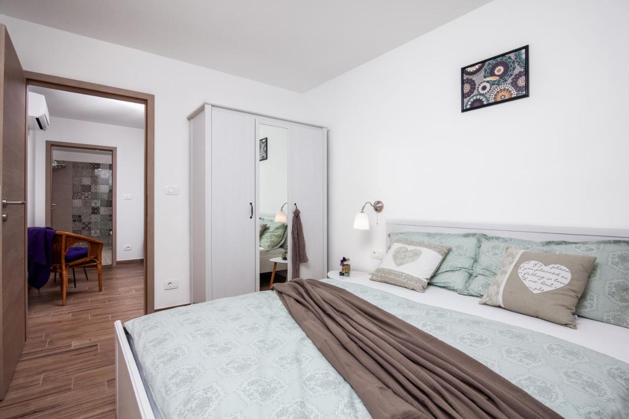 Apartments Tiny Garden Медулин Экстерьер фото