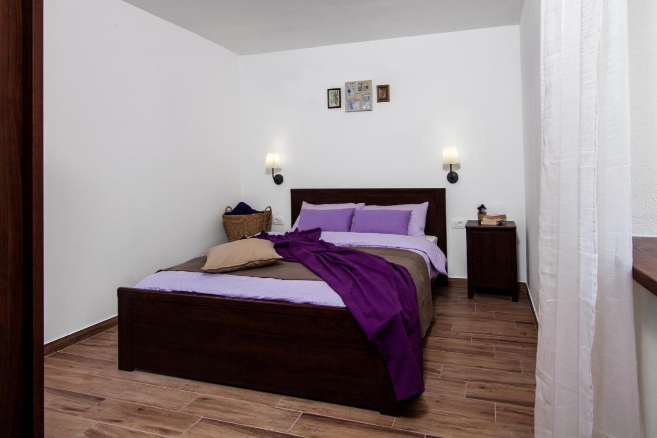 Apartments Tiny Garden Медулин Экстерьер фото