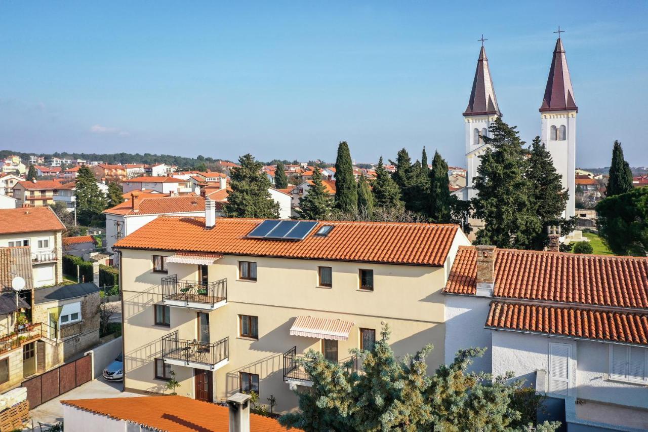 Apartments Tiny Garden Медулин Экстерьер фото