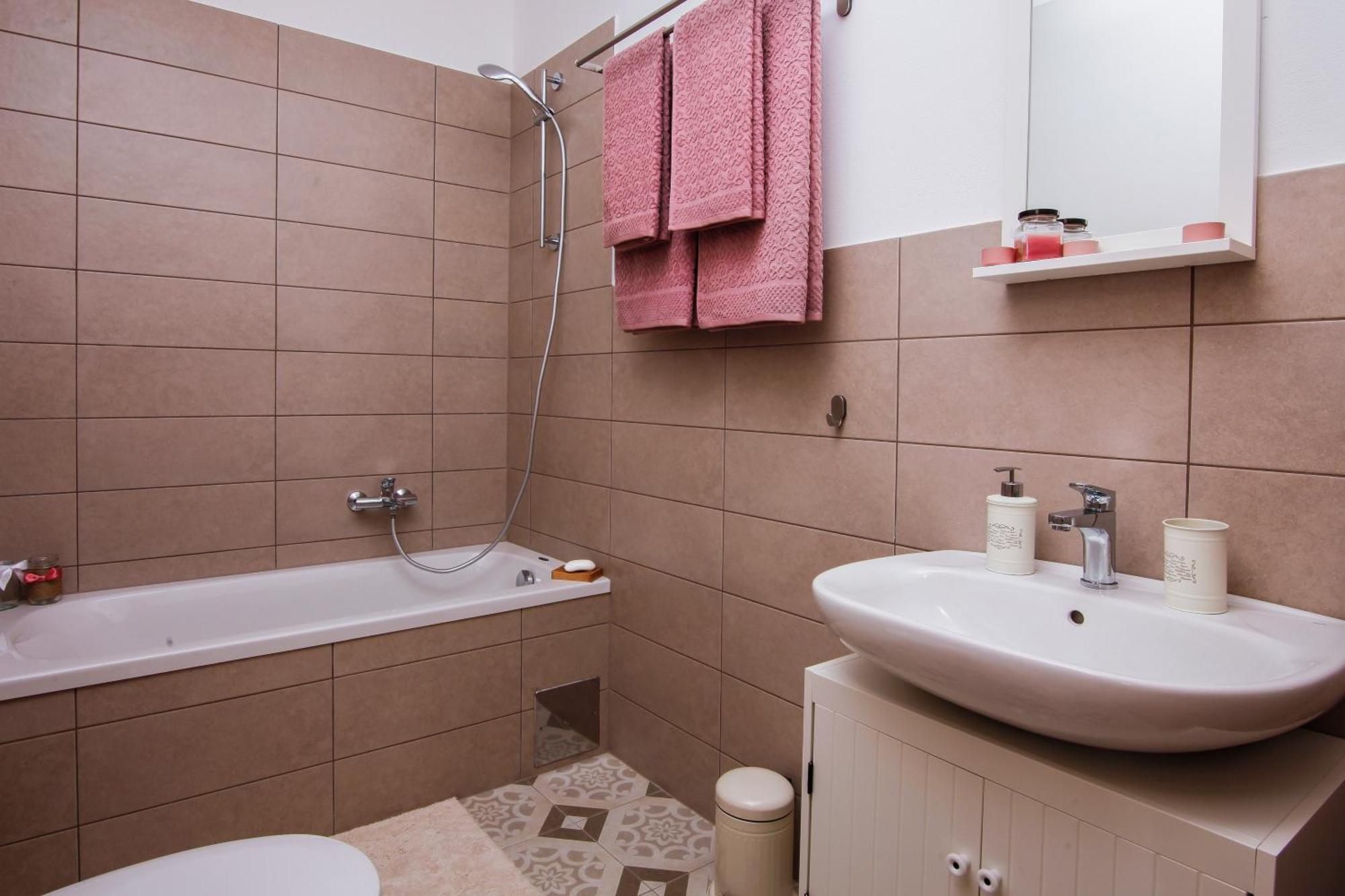 Apartments Tiny Garden Медулин Экстерьер фото