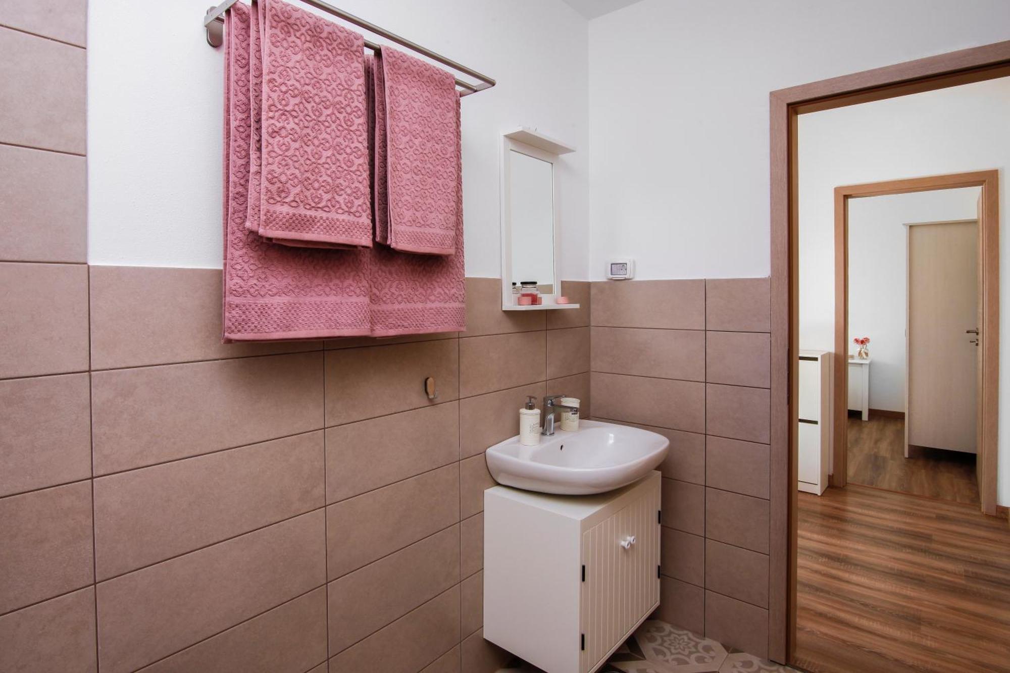 Apartments Tiny Garden Медулин Экстерьер фото