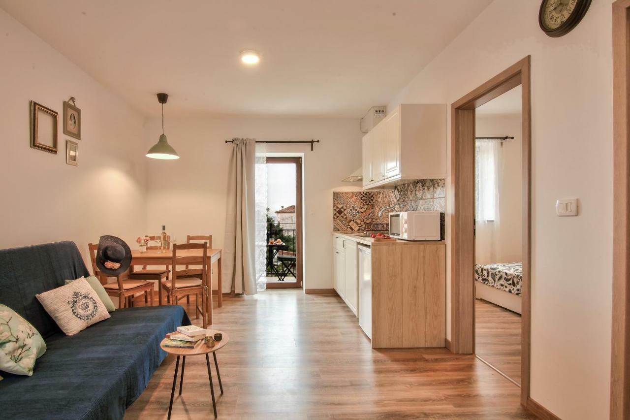 Apartments Tiny Garden Медулин Экстерьер фото