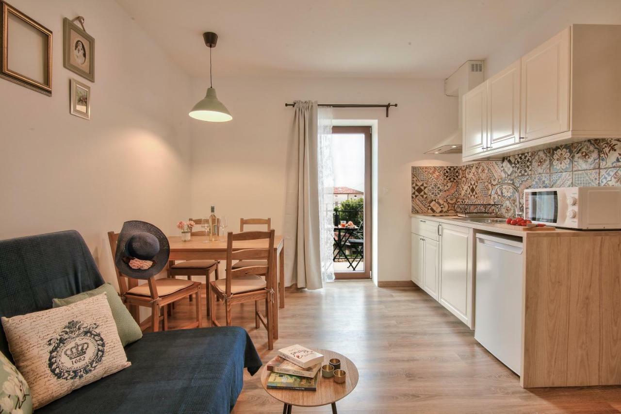 Apartments Tiny Garden Медулин Экстерьер фото