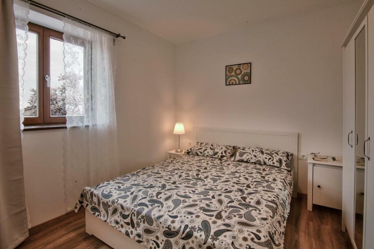 Apartments Tiny Garden Медулин Экстерьер фото