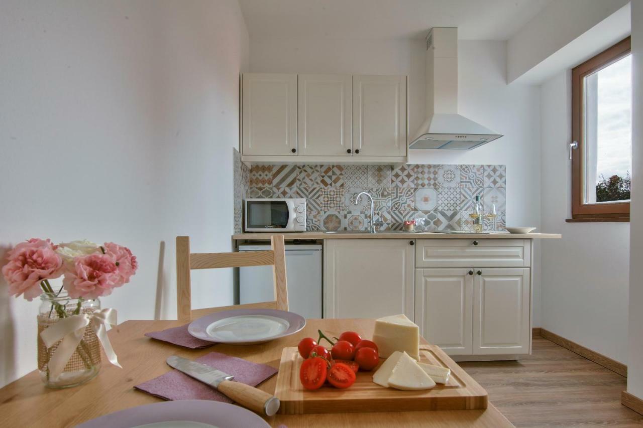 Apartments Tiny Garden Медулин Экстерьер фото