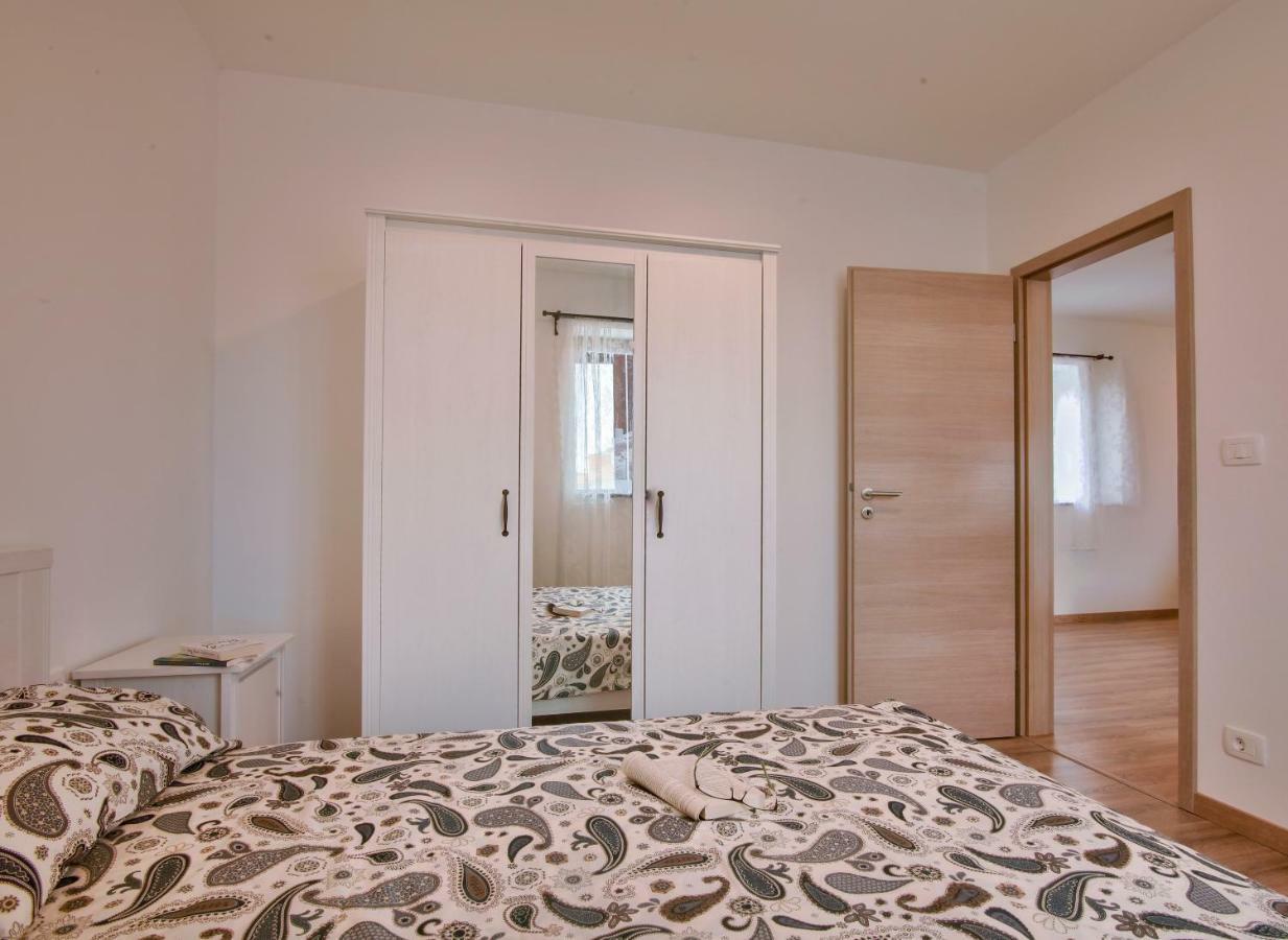 Apartments Tiny Garden Медулин Экстерьер фото