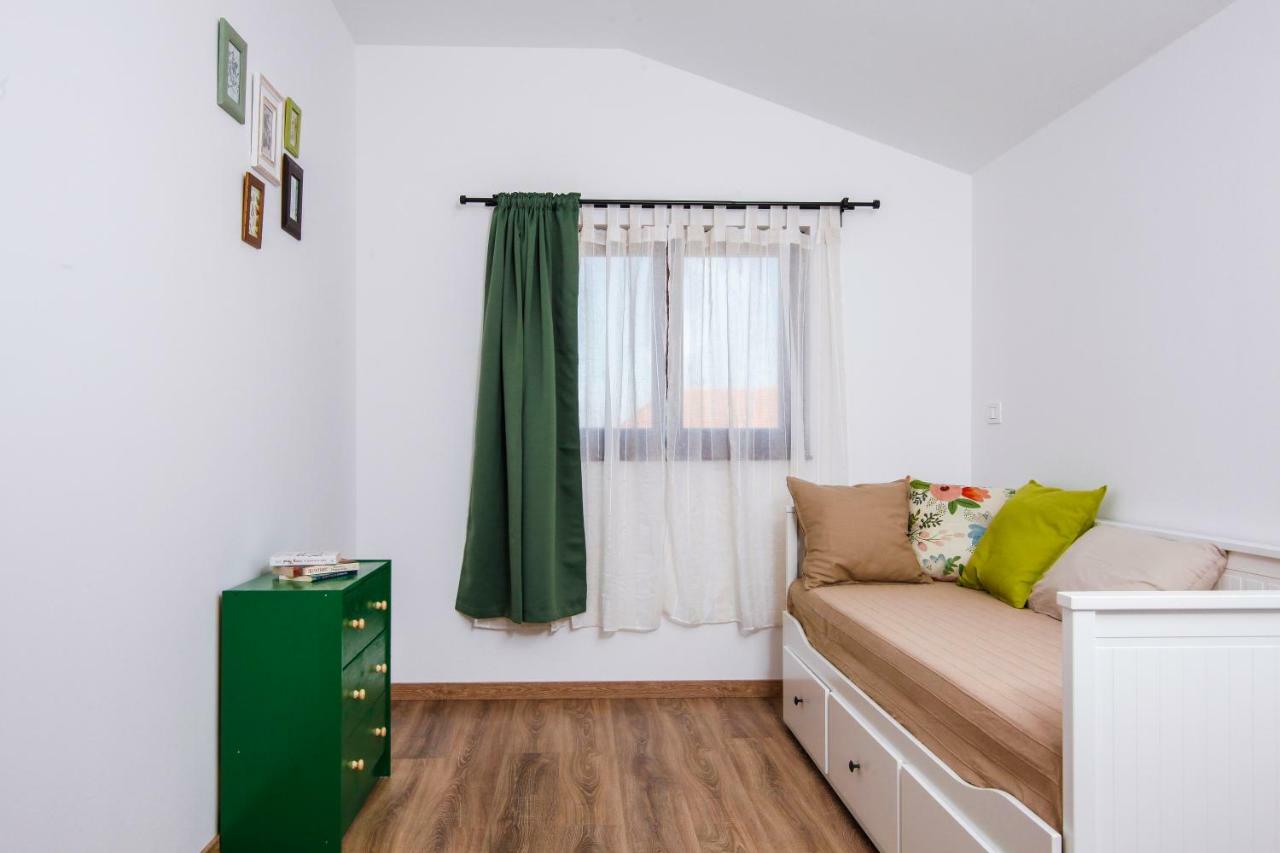 Apartments Tiny Garden Медулин Экстерьер фото