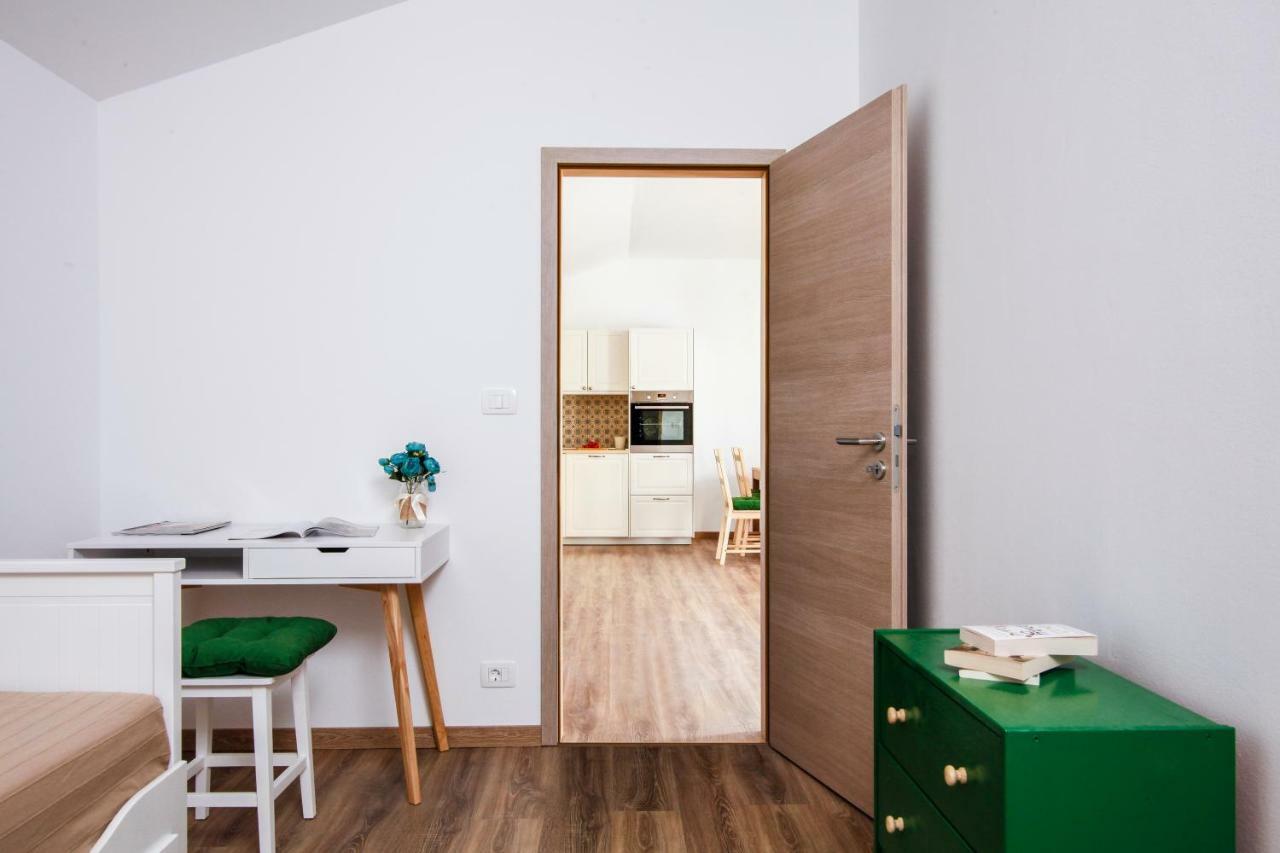 Apartments Tiny Garden Медулин Экстерьер фото