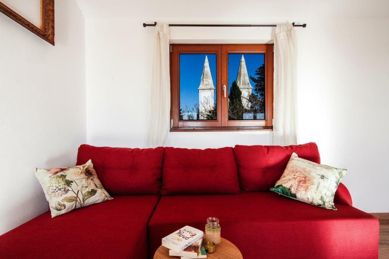 Apartments Tiny Garden Медулин Экстерьер фото