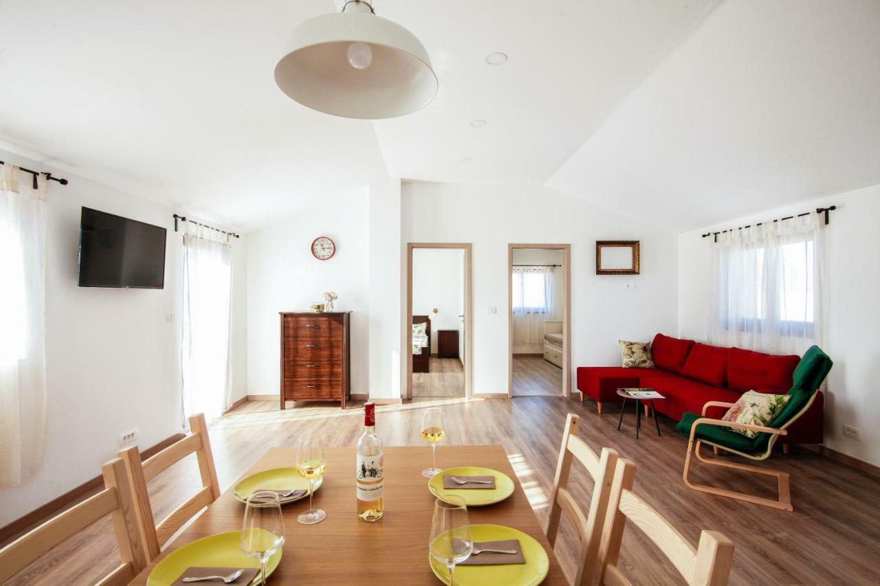Apartments Tiny Garden Медулин Экстерьер фото